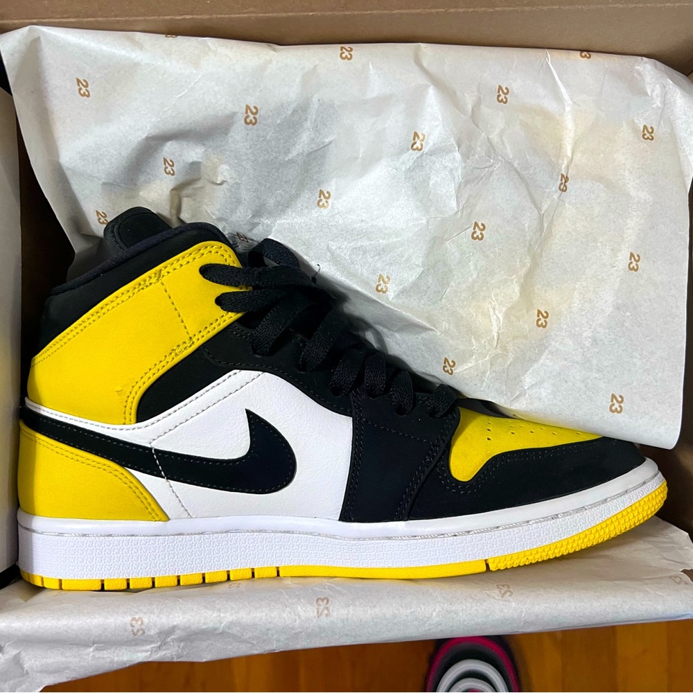 Air Jordan 1 Mid SE Yellow Toe Black Shoes MENS